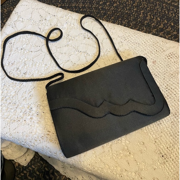 Black Evening Clutch Purse with Optional Shoulder Strap - Picture 1 of 3